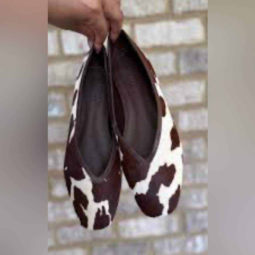 Stylish Cow Print Women's Flats size 9